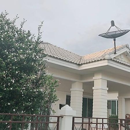 Pen House Villa Sattahip Exterior photo